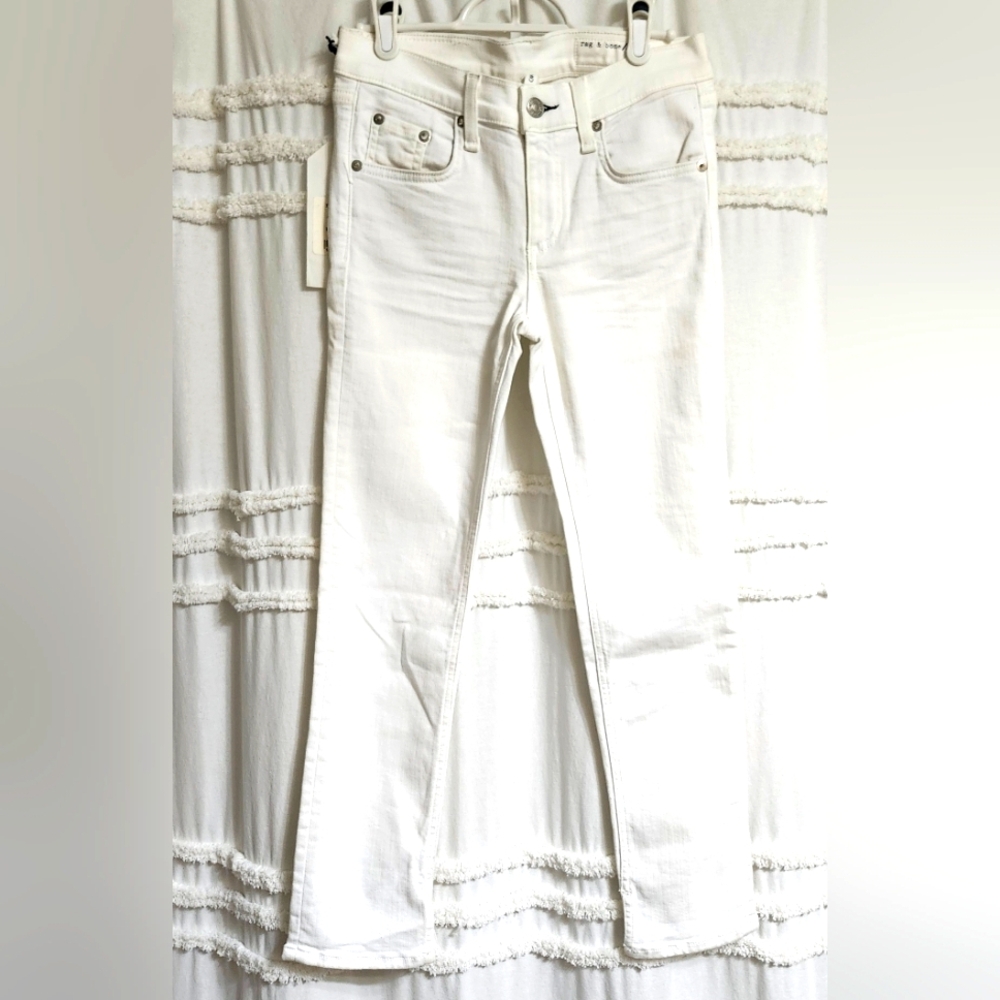BNWT Rag & Bone Aged White Capris. Size 25